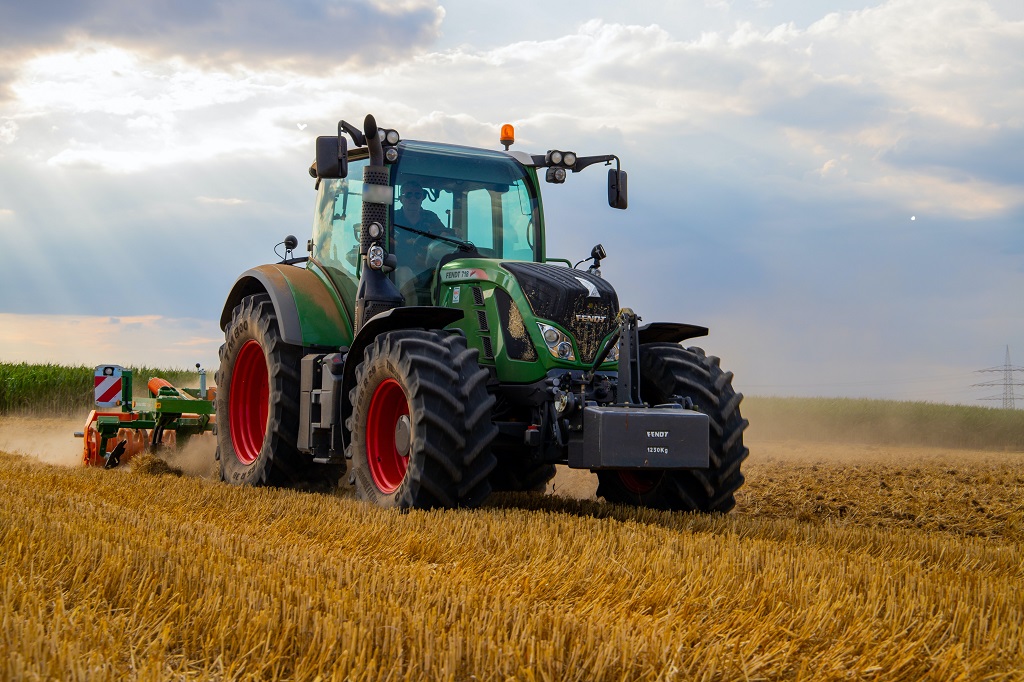 tractor in het veld